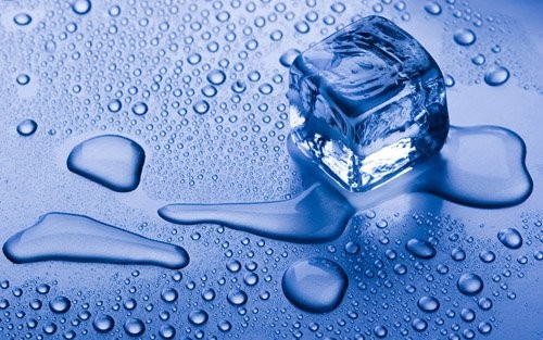 Hạn chế uống nước đá lạnh